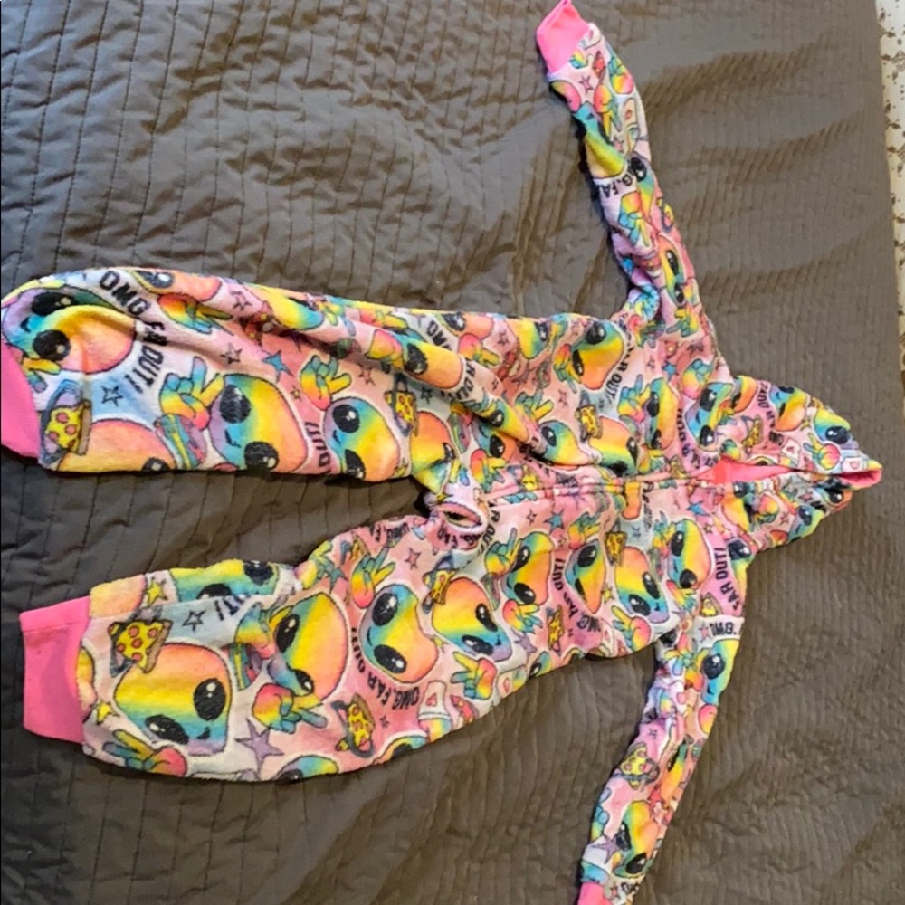 Children’s place onesie - Picture 2 of 2